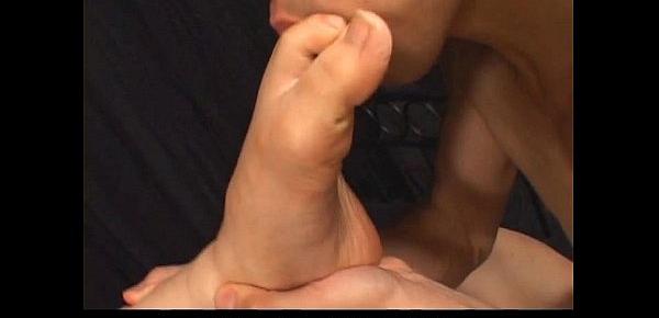  Sara Nakamura big tits hanging out as her feet are licked